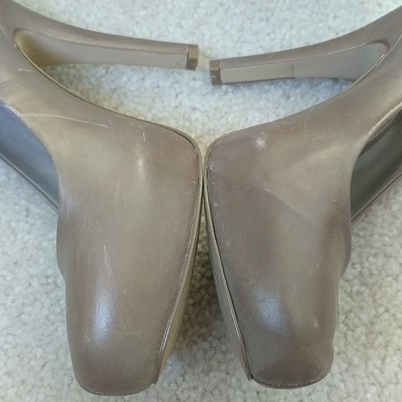Gently used classy heels - Picture 6 of 8